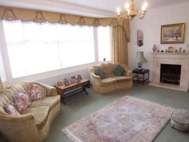  Image of 3 Bedroom Detached for sale at Greenway  London, N20 8ED