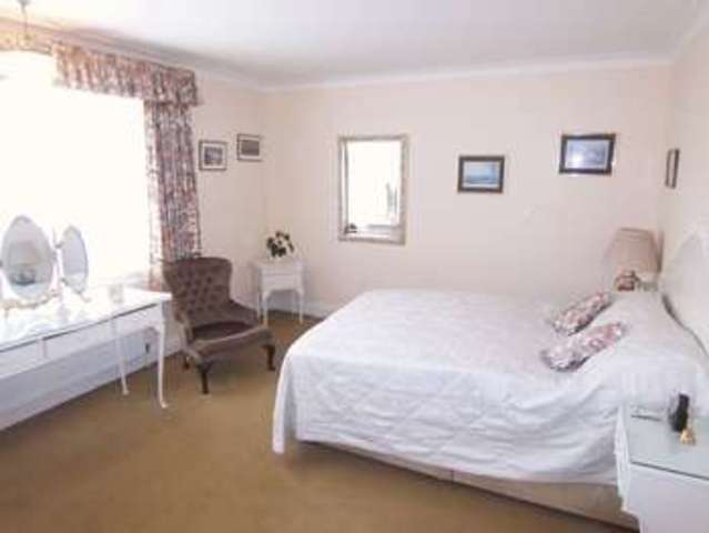  Image of 3 Bedroom Detached for sale at Greenway  London, N20 8ED