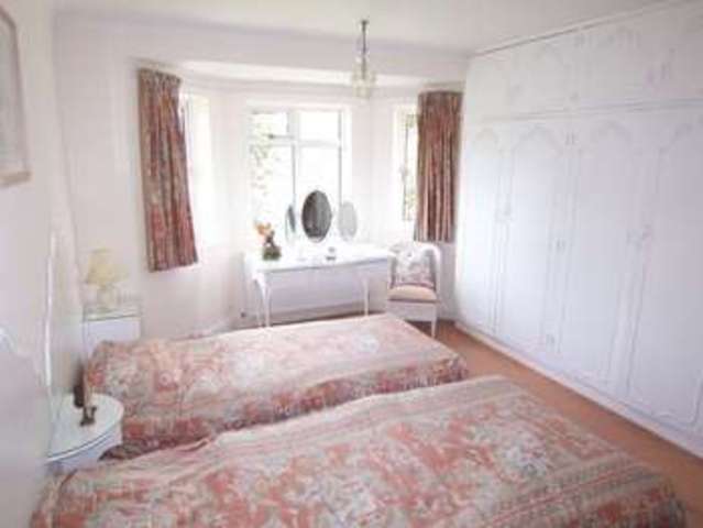  Image of 3 Bedroom Detached for sale at Greenway  London, N20 8ED