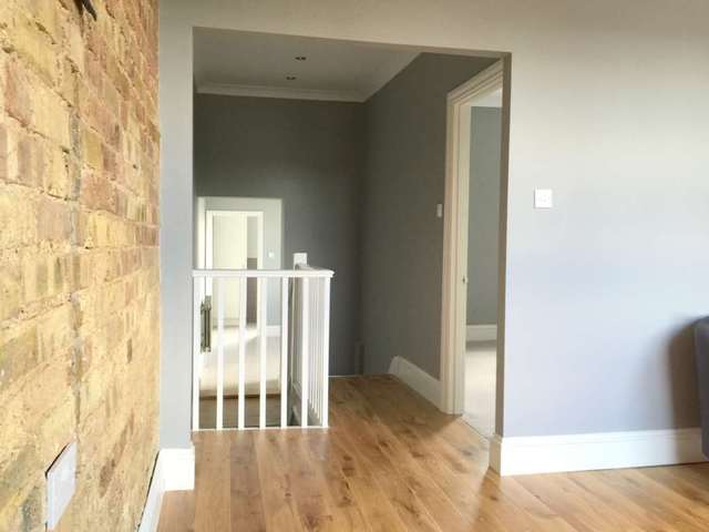  Image of 1 Bedroom Flat for sale at Grove Green Road Leytonstone London, E11 4AA