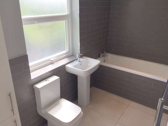  Image of 1 Bedroom Flat for sale at Grove Green Road Leytonstone London, E11 4AA