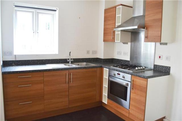  Image of 2 Bedroom Flat to rent at ROMFORD, RM3 9GH
