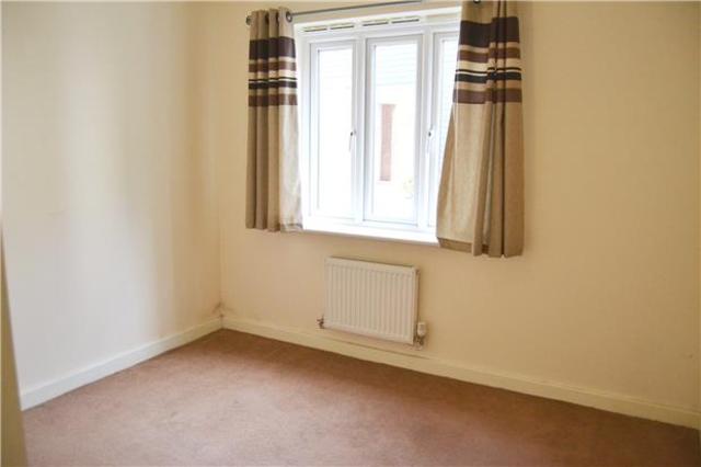  Image of 2 Bedroom Flat to rent at ROMFORD, RM3 9GH