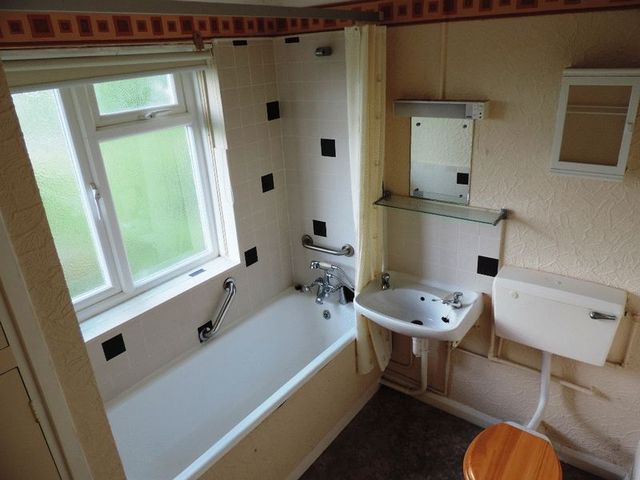  Image of 3 Bedroom Semi-Detached to rent at School Lane Carlton Bedford, MK43 7LF