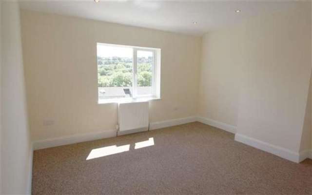  Image of 3 Bedroom Semi-Detached for sale at Sowerby Bridge, HX6 2RP