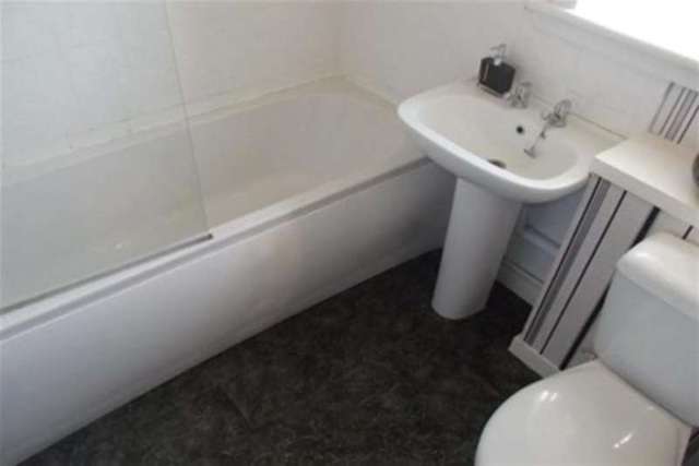  Image of 2 Bedroom Flat to rent at Glasgow, G72 8RH
