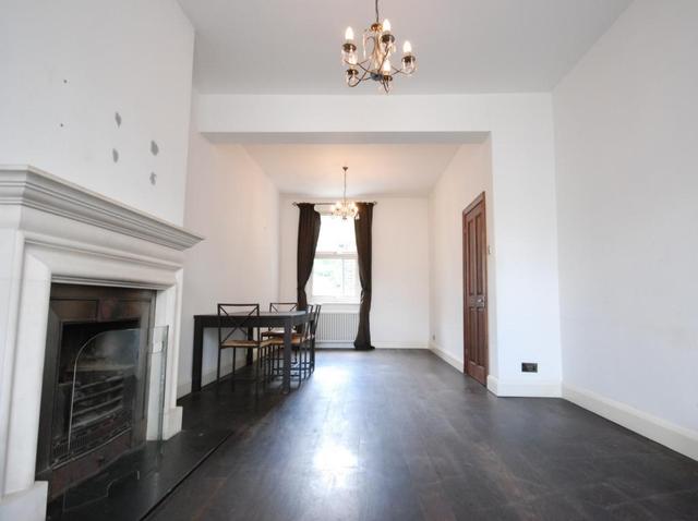  Image of 3 Bedroom Terraced to rent at Hornsey, N8 0JY