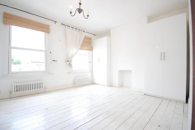  Image of 3 Bedroom Terraced to rent at Hornsey, N8 0JY