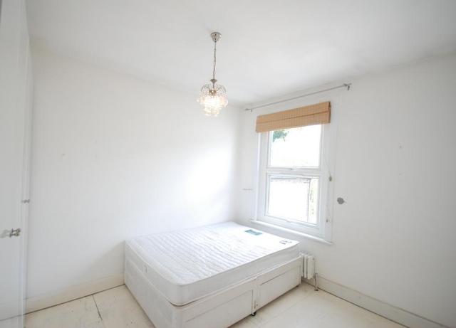  Image of 3 Bedroom Terraced to rent at Hornsey, N8 0JY