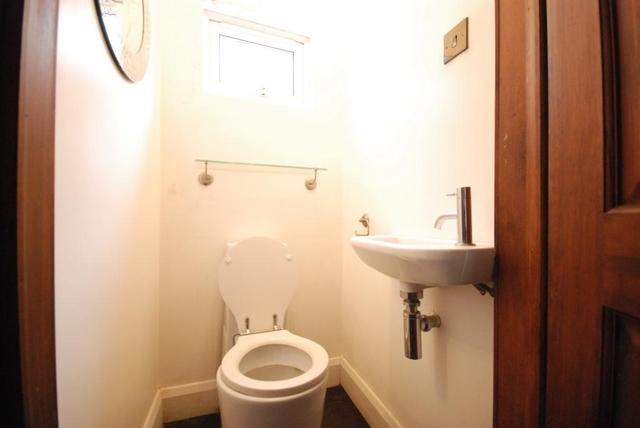 Image of 3 Bedroom Terraced to rent at Hornsey, N8 0JY
