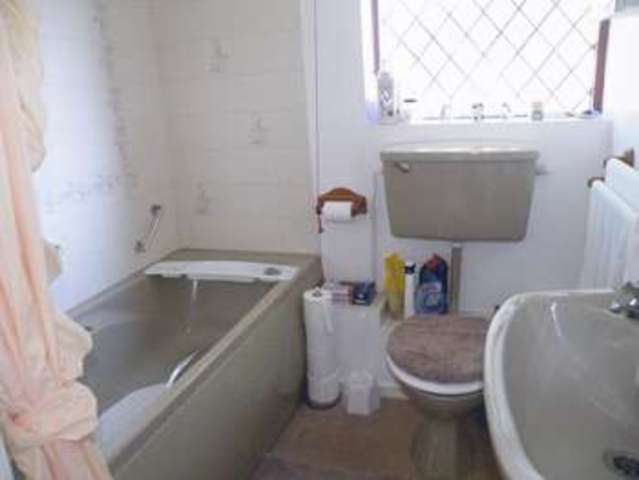 Image of 2 Bedroom Retirement Property for sale at Hucclecote Road  Gloucester, GL3 3SR