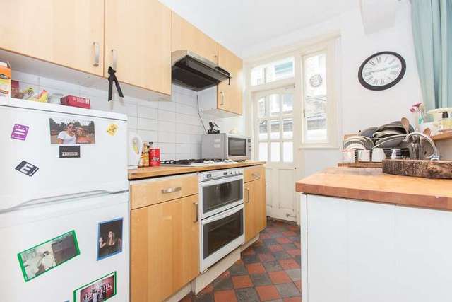  Image of 3 Bedroom Flat to rent at 191 Latchmere Road  Battersea, SW11 2LA