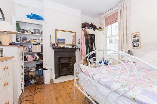  Image of 3 Bedroom Flat to rent at 191 Latchmere Road  Battersea, SW11 2LA