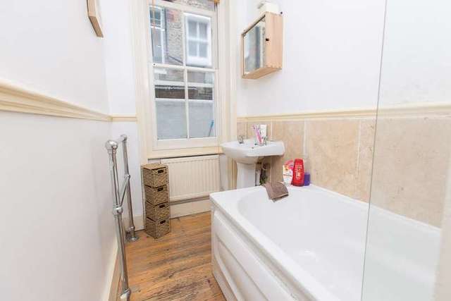  Image of 3 Bedroom Flat to rent at 191 Latchmere Road  Battersea, SW11 2LA