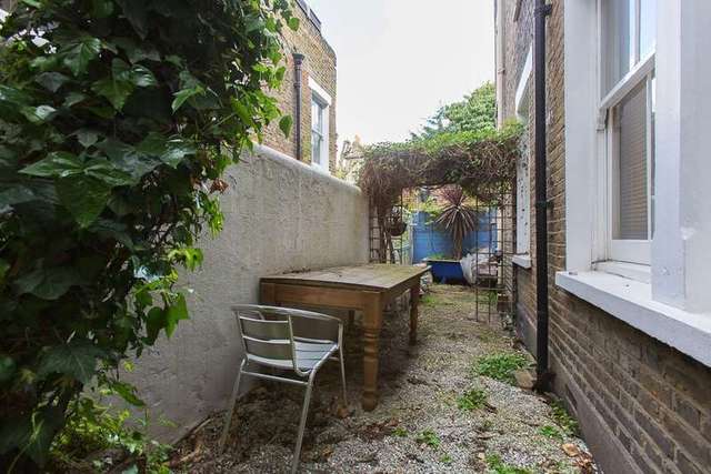  Image of 3 Bedroom Flat to rent at 191 Latchmere Road  Battersea, SW11 2LA