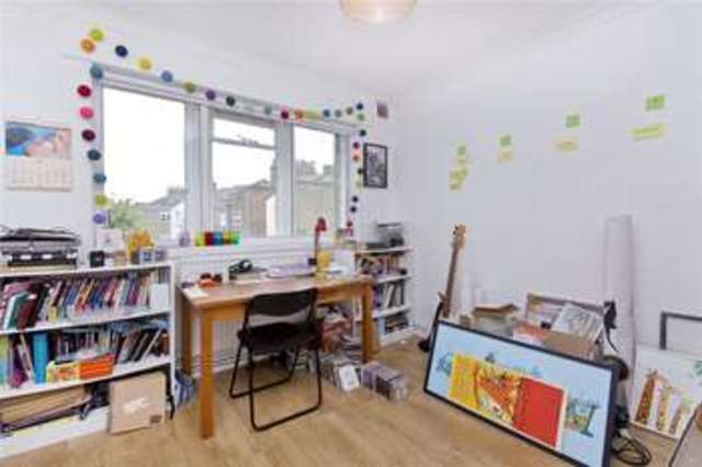  Image of 2 Bedroom Flat to rent at London Fields London Dalston, E8 3LS