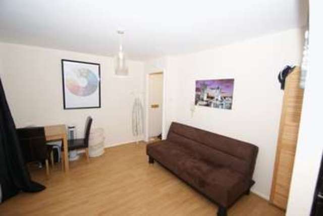  Image of Flat for sale at Linnet Way  Purfleet, RM19 1TX