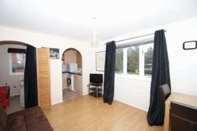  Image of Flat for sale at Linnet Way  Purfleet, RM19 1TX