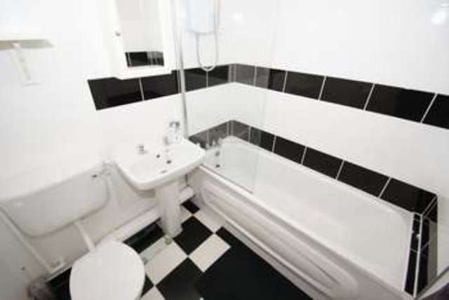  Image of Flat for sale at Linnet Way  Purfleet, RM19 1TX