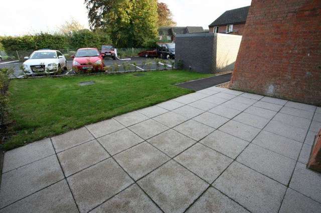  Image of 1 Bedroom Flat to rent at London Road  DEVIZES, SN10 2GG