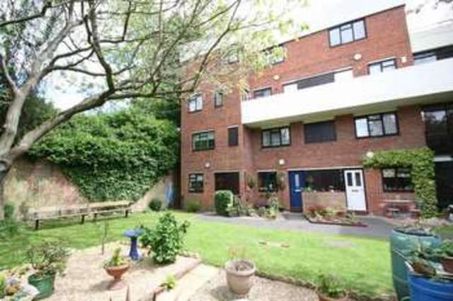  Image of 2 Bedroom Flat for sale at London Road  High Wycombe, HP11 1EW