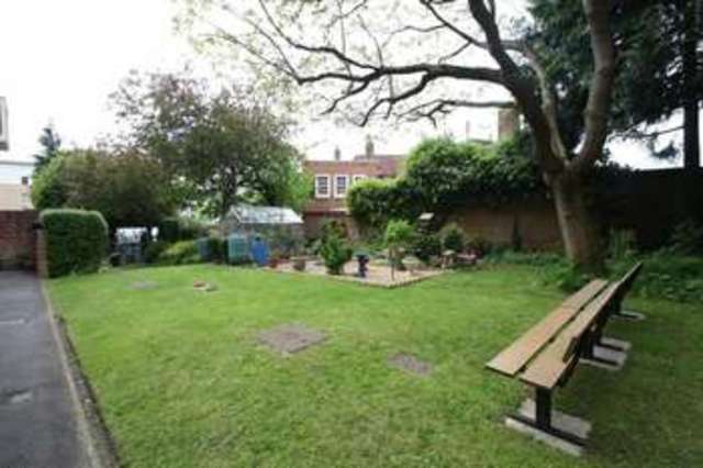  Image of 2 Bedroom Flat for sale at London Road  High Wycombe, HP11 1EW