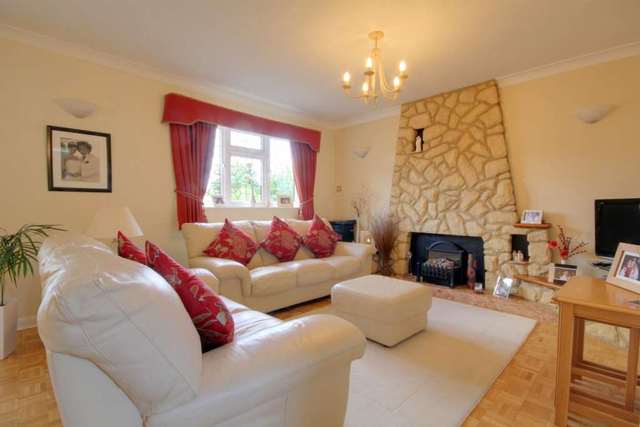  Image of 4 Bedroom Detached for sale at Longfield Leverstock Green Hemel Hempstead, HP3 8HN