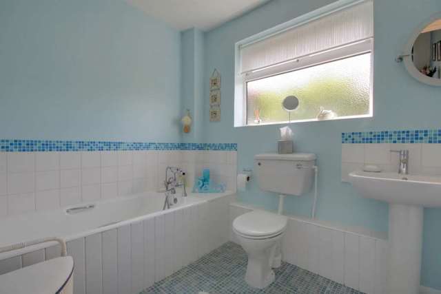  Image of 4 Bedroom Detached for sale at Longfield Leverstock Green Hemel Hempstead, HP3 8HN