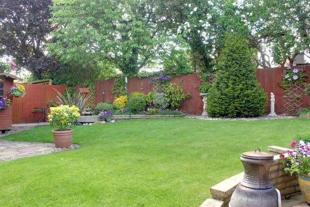  Image of 4 Bedroom Detached for sale at Longfield Leverstock Green Hemel Hempstead, HP3 8HN