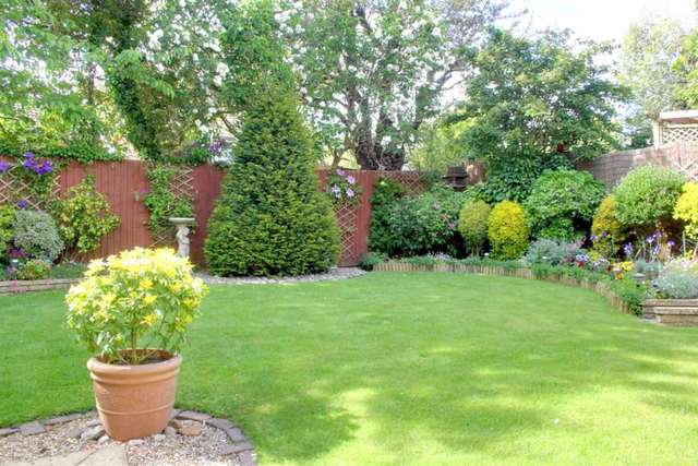  Image of 4 Bedroom Detached for sale at Longfield Leverstock Green Hemel Hempstead, HP3 8HN