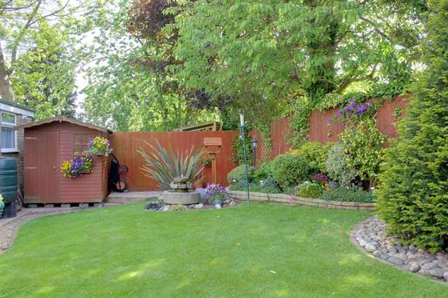  Image of 4 Bedroom Detached for sale at Longfield Leverstock Green Hemel Hempstead, HP3 8HN