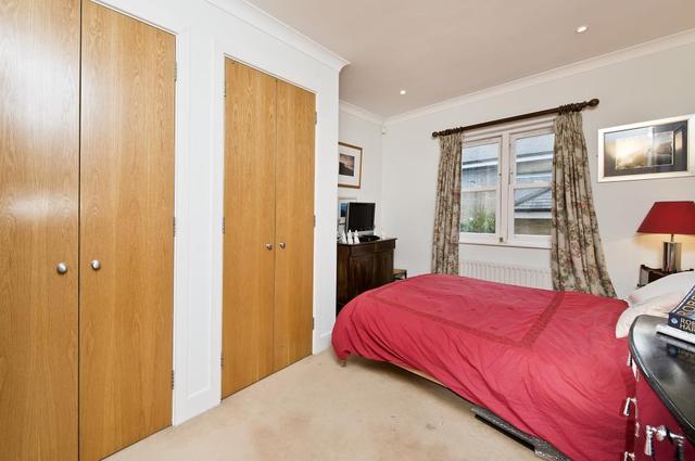  Image of 2 Bedroom Flat to rent at Lonsdale Road  London, SW13 9EB