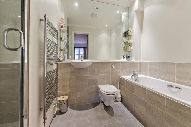  Image of 2 Bedroom Flat to rent at Lonsdale Road  London, SW13 9EB