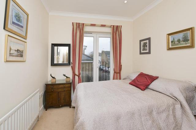  Image of 2 Bedroom Flat to rent at Lonsdale Road  London, SW13 9EB