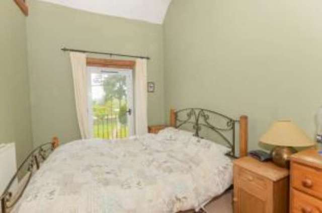 Image of 2 Bedroom Barn Conversion for sale at Lyneham Chipping Norton Lyneham, OX7 6QP