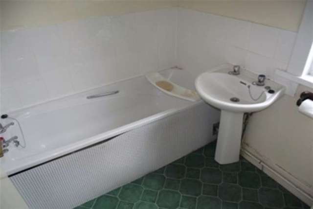 Image of 1 Bedroom Detached to rent at London, E11 4QL