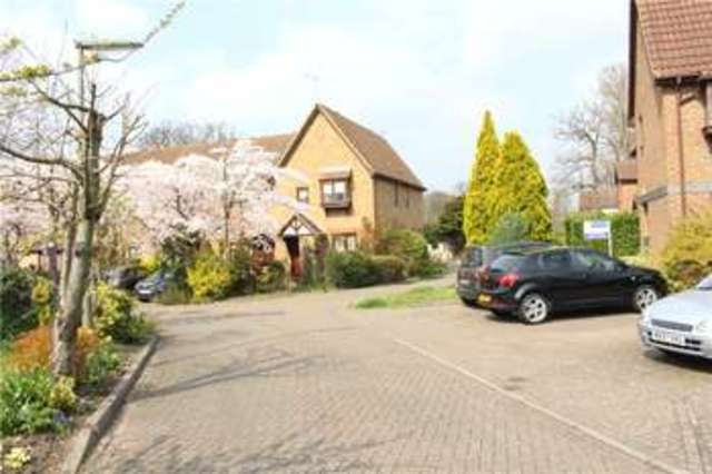  Image of 1 Bedroom End of Terrace for sale at Woking  Pyrford, GU22 8HT