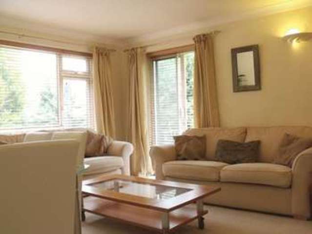  Image of 3 Bedroom Flat to rent at Mays Hill Road  Bromley, BR2 0HN