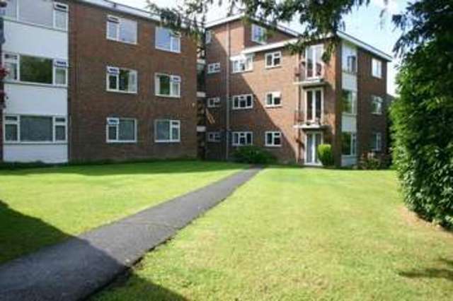  Image of 3 Bedroom Flat to rent at Mays Hill Road  Bromley, BR2 0HN