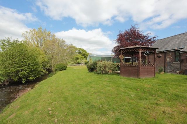  Image of 3 Bedroom Detached for sale at Nantglyn, LL16 5PE