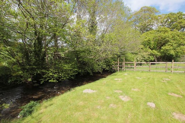 Image of 3 Bedroom Detached for sale at Nantglyn, LL16 5PE