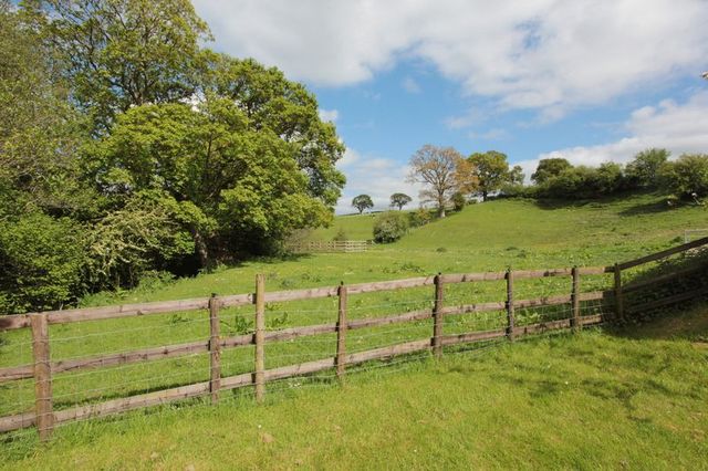  Image of 3 Bedroom Detached for sale at Nantglyn, LL16 5PE