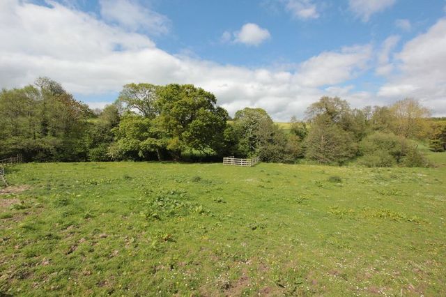  Image of 3 Bedroom Detached for sale at Nantglyn, LL16 5PE