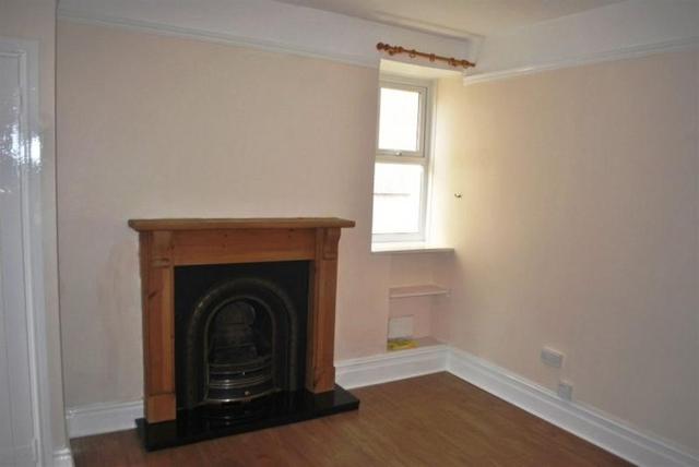  Image of 3 Bedroom Detached to rent at Heol Y Banc  Pontyberem, SA15 5DL