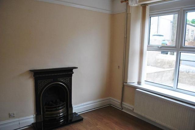  Image of 3 Bedroom Detached to rent at Heol Y Banc  Pontyberem, SA15 5DL