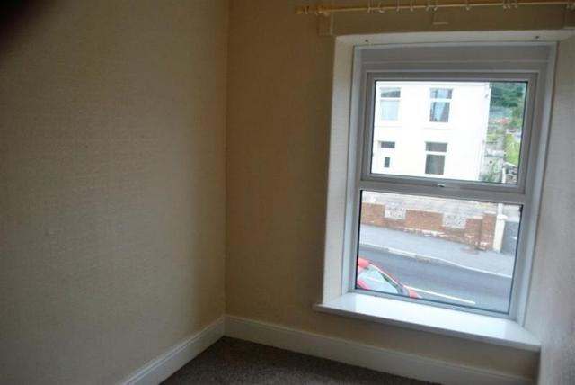  Image of 3 Bedroom Detached to rent at Heol Y Banc  Pontyberem, SA15 5DL