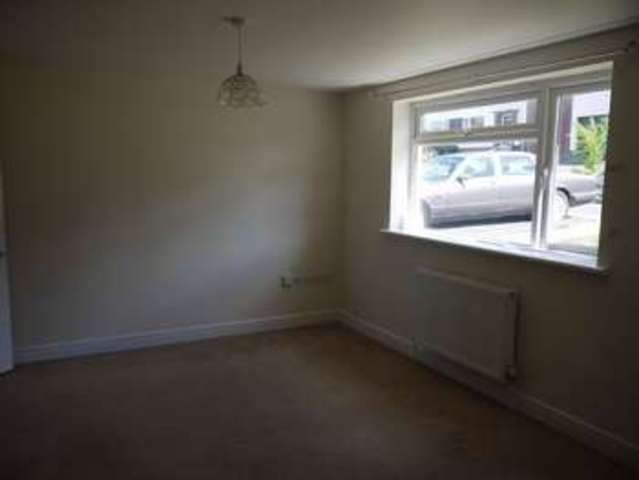  Image of 1 Bedroom Flat to rent at Queens Road  Street, BA16 0NQ