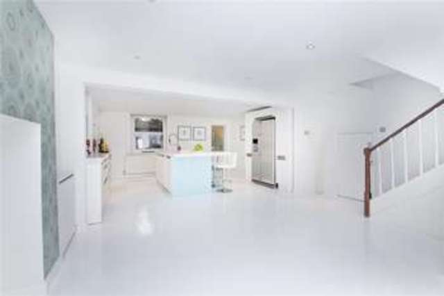  Image of 4 Bedroom Detached for sale at Hackney London Dalston, E8 3NB