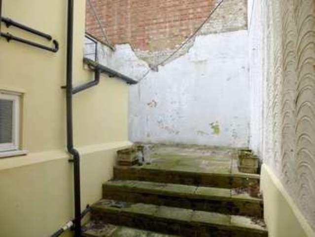  Image of 2 Bedroom Flat to rent at Regency Square  Brighton, BN1 2FJ