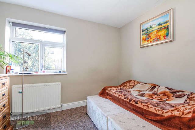  Image of 2 Bedroom Flat for sale at Tooting Bec, SW16 6SF
